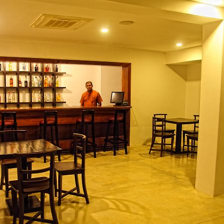 Rajarata Hotel Anuradhapura Exteriör bild