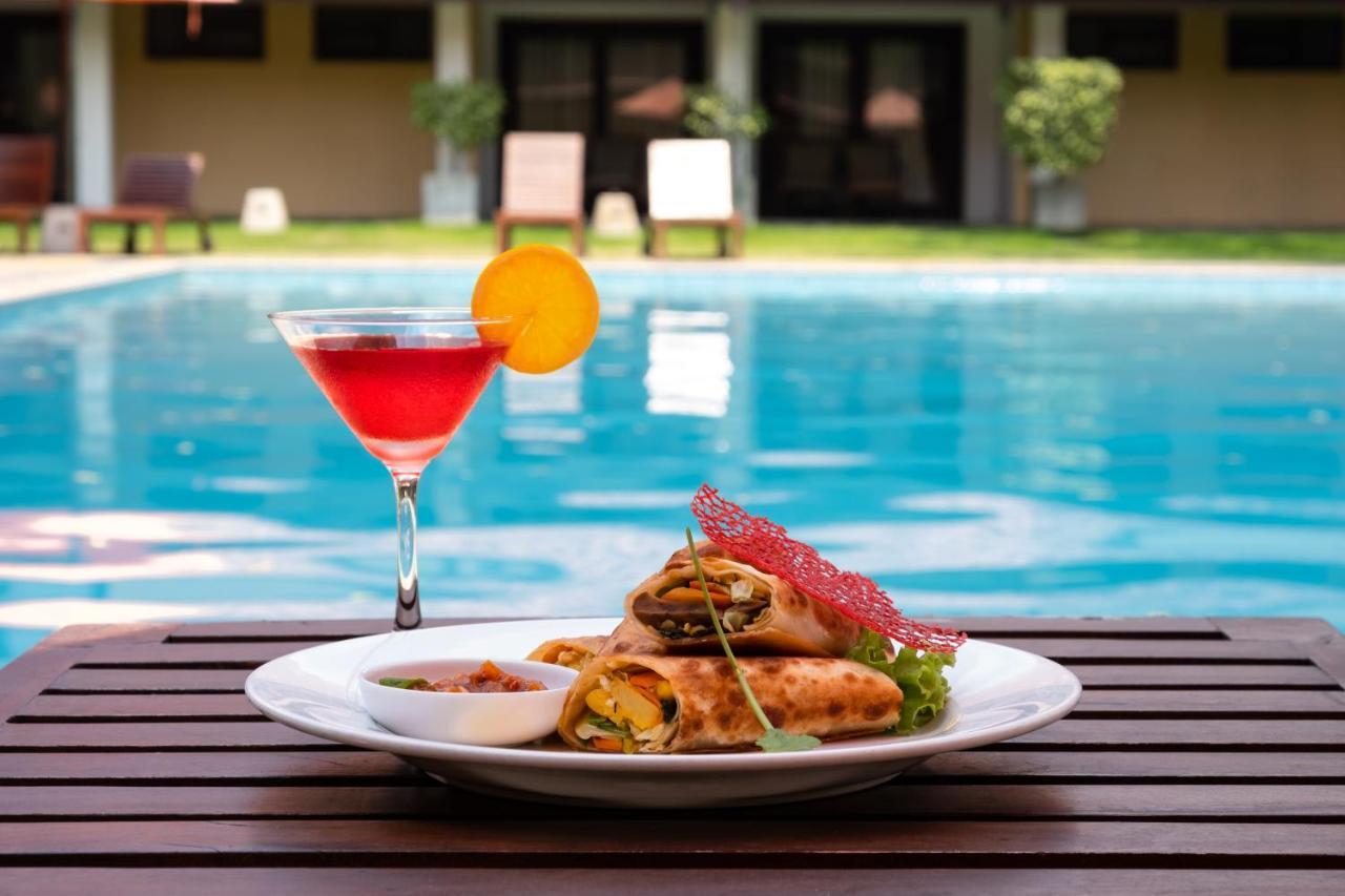 Rajarata Hotel Anuradhapura Exteriör bild