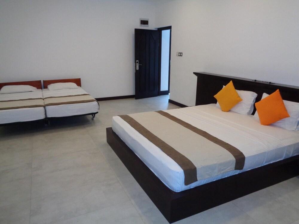 Rajarata Hotel Anuradhapura Exteriör bild