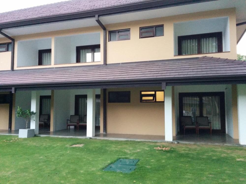 Rajarata Hotel Anuradhapura Exteriör bild