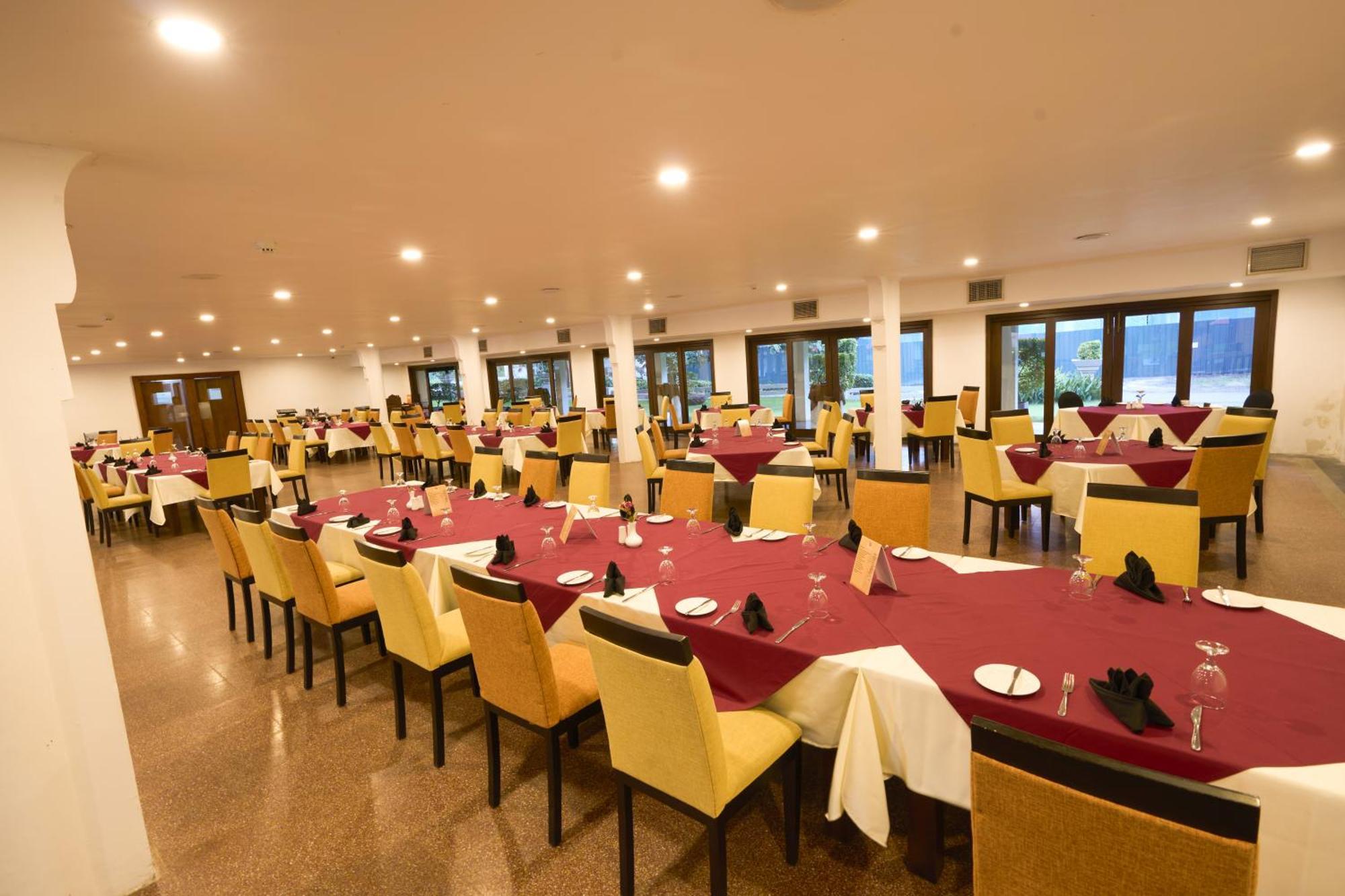 Rajarata Hotel Anuradhapura Exteriör bild