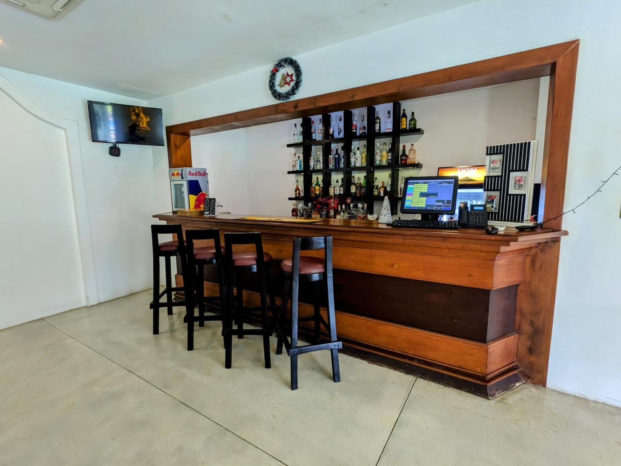 Rajarata Hotel Anuradhapura Exteriör bild
