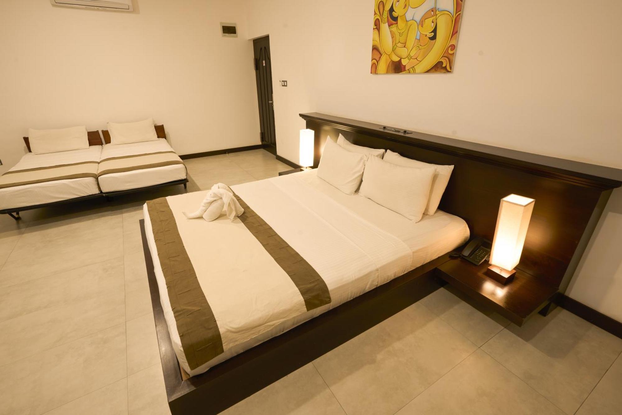 Rajarata Hotel Anuradhapura Exteriör bild