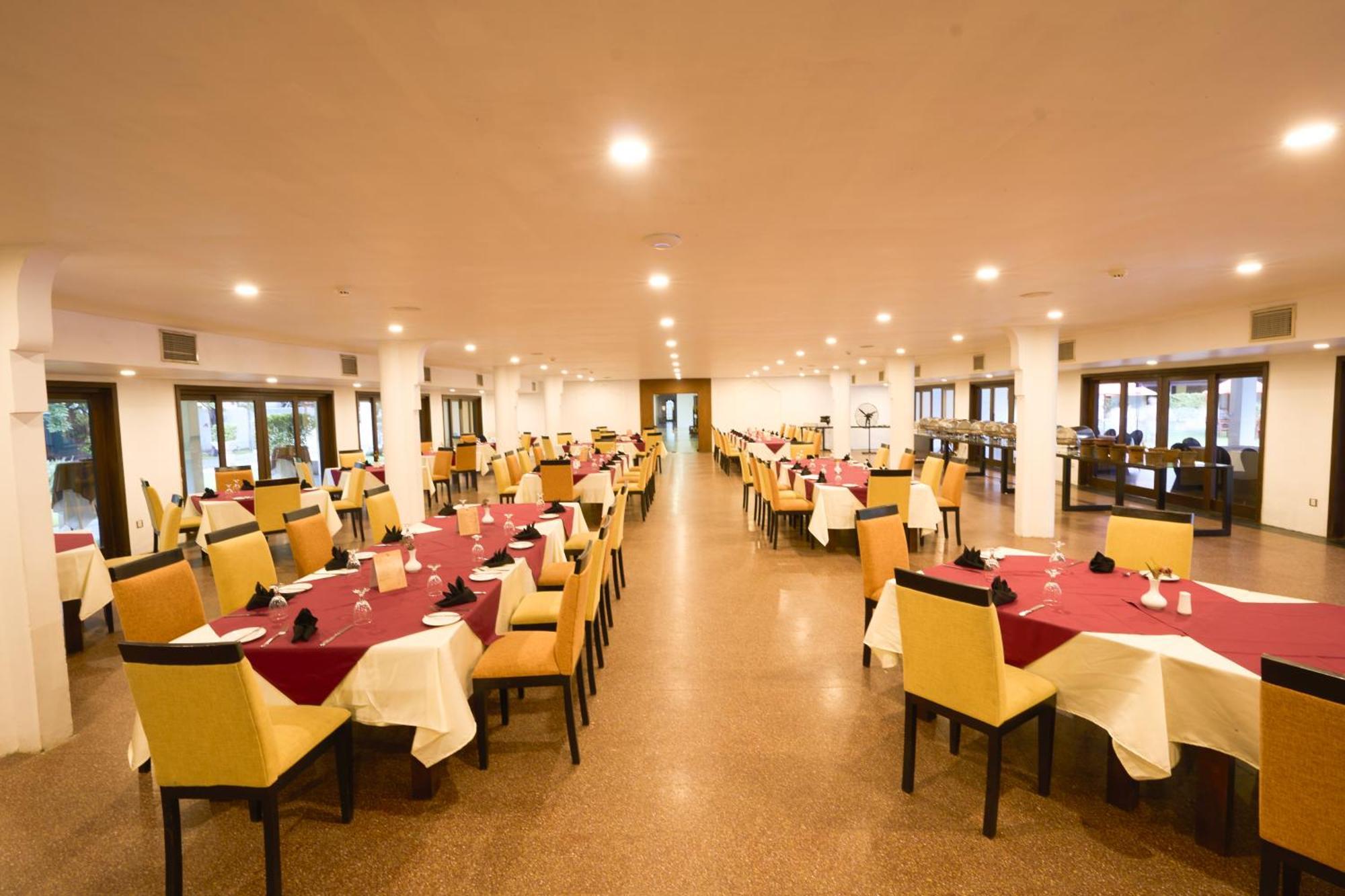 Rajarata Hotel Anuradhapura Exteriör bild