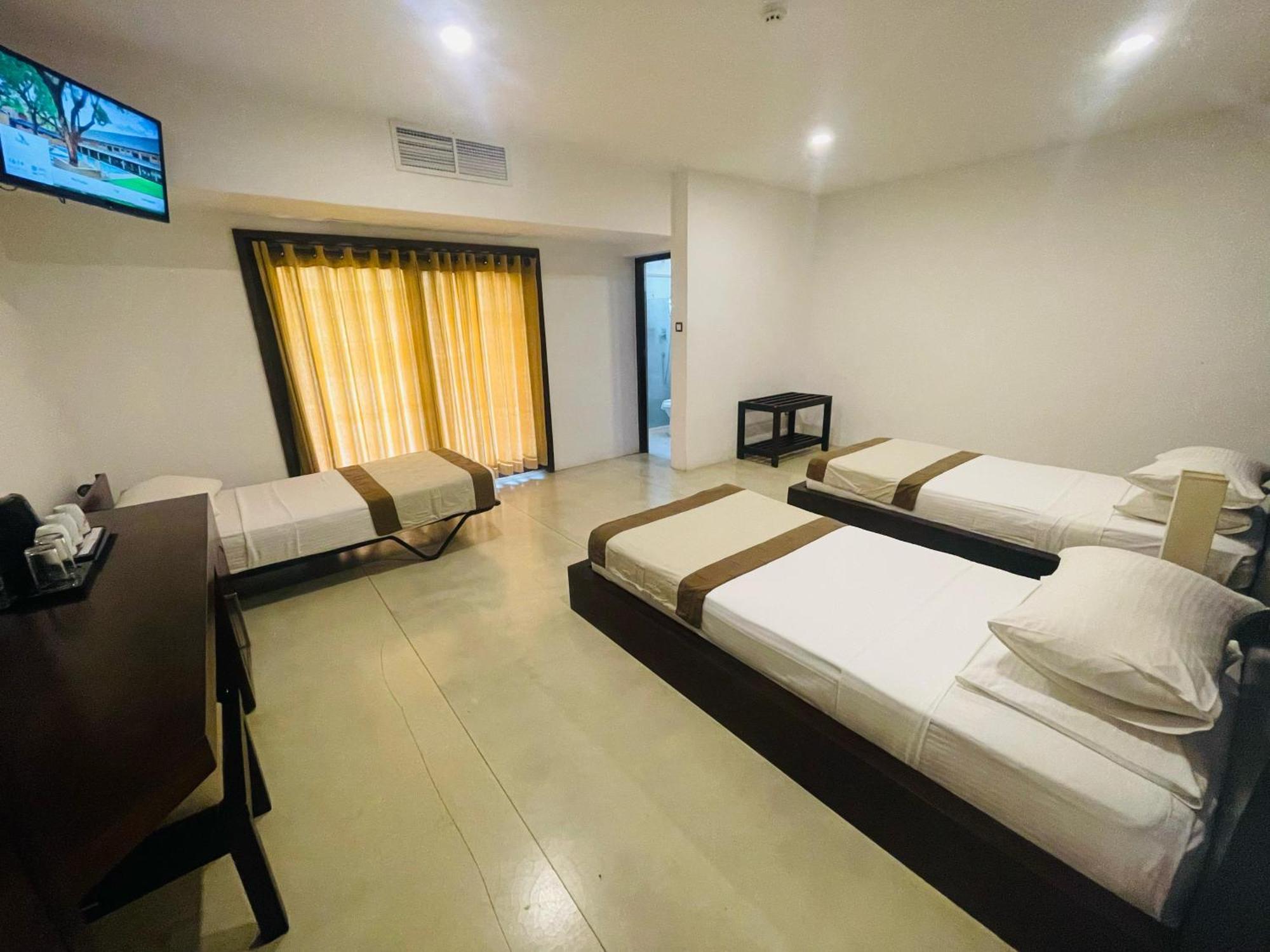 Rajarata Hotel Anuradhapura Exteriör bild