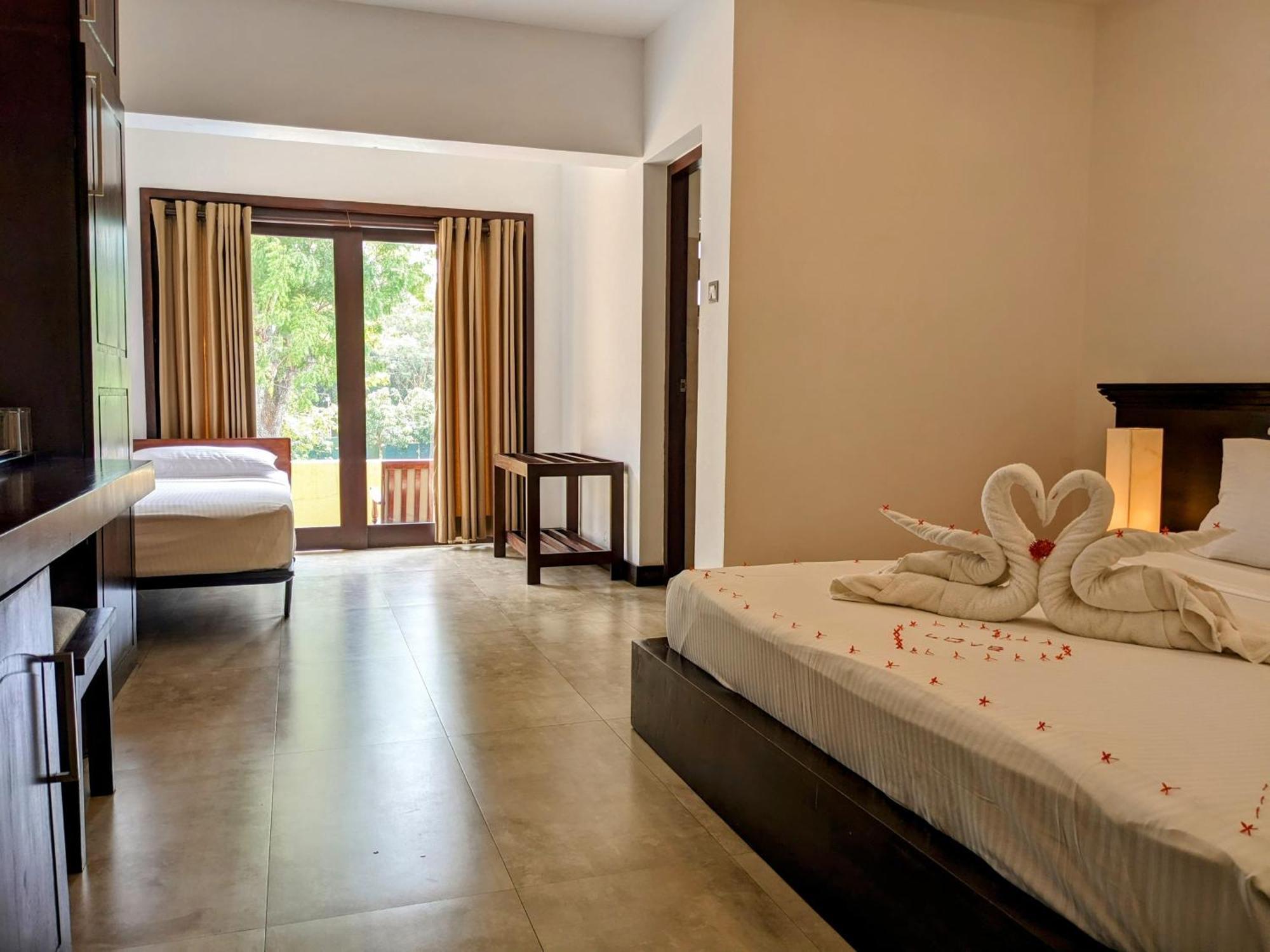 Rajarata Hotel Anuradhapura Exteriör bild