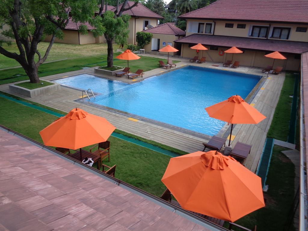 Rajarata Hotel Anuradhapura Exteriör bild