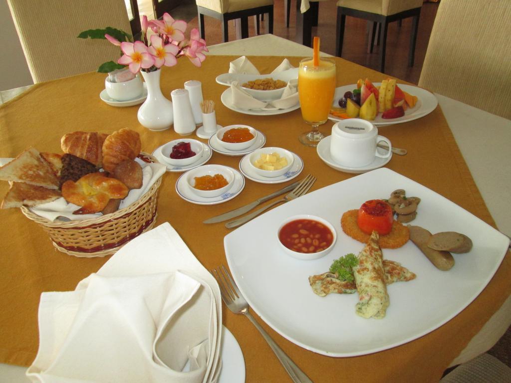 Rajarata Hotel Anuradhapura Exteriör bild